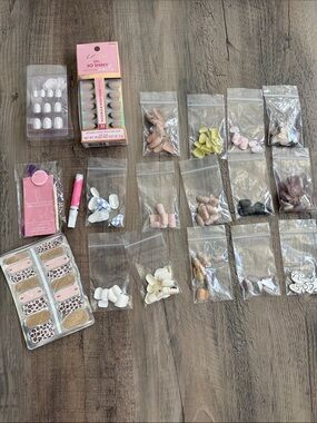 Assorted Press-On Nail Tips & Nail Art Set